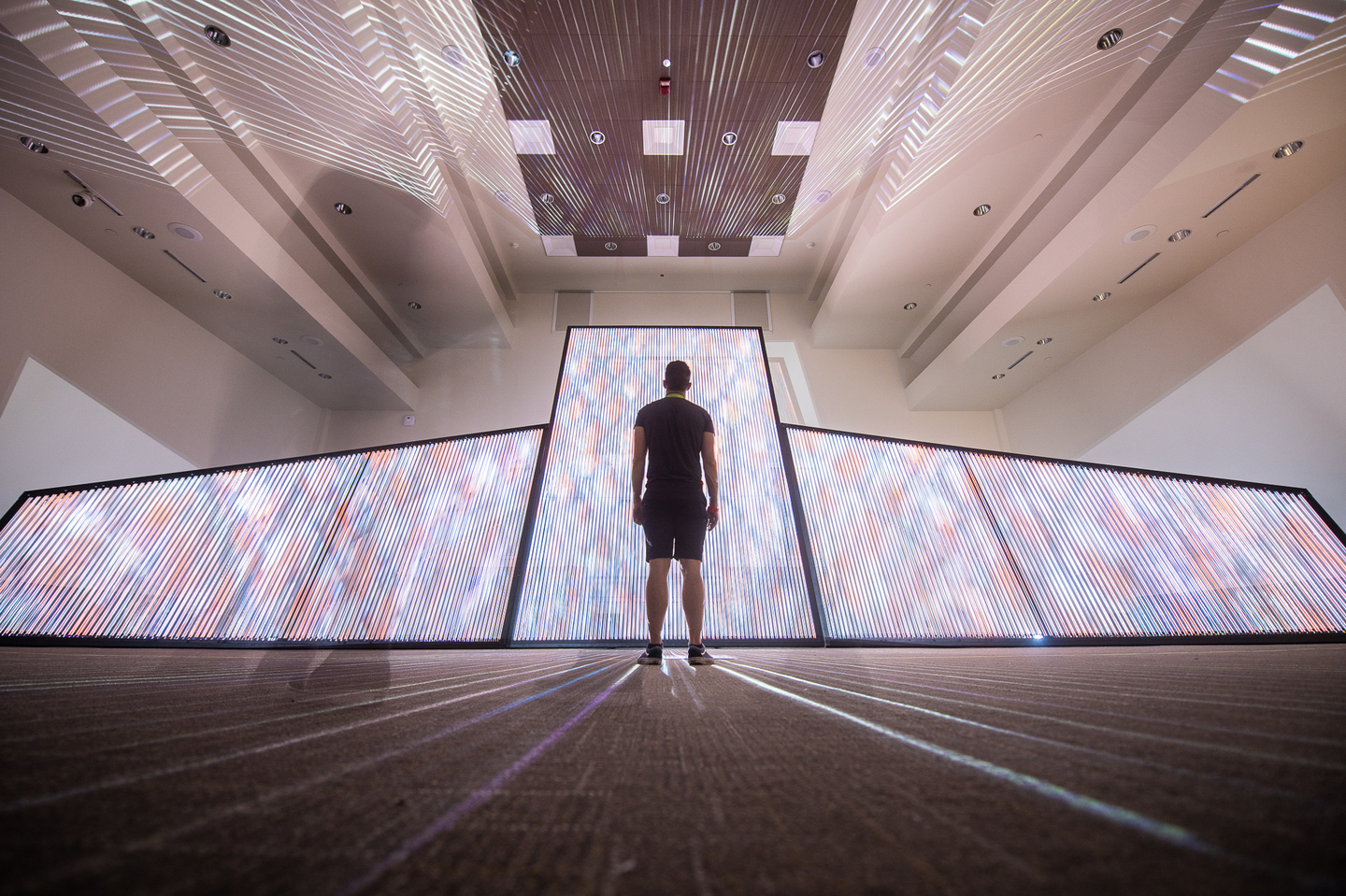 Inspired by the creation of textiles in Mexico through looms, the audiovisual installation uses a large ¨canvas¨ made out of strings of light as a medium of expression. Find it in Room 3 on the first floor of the Austin Convention Center.
