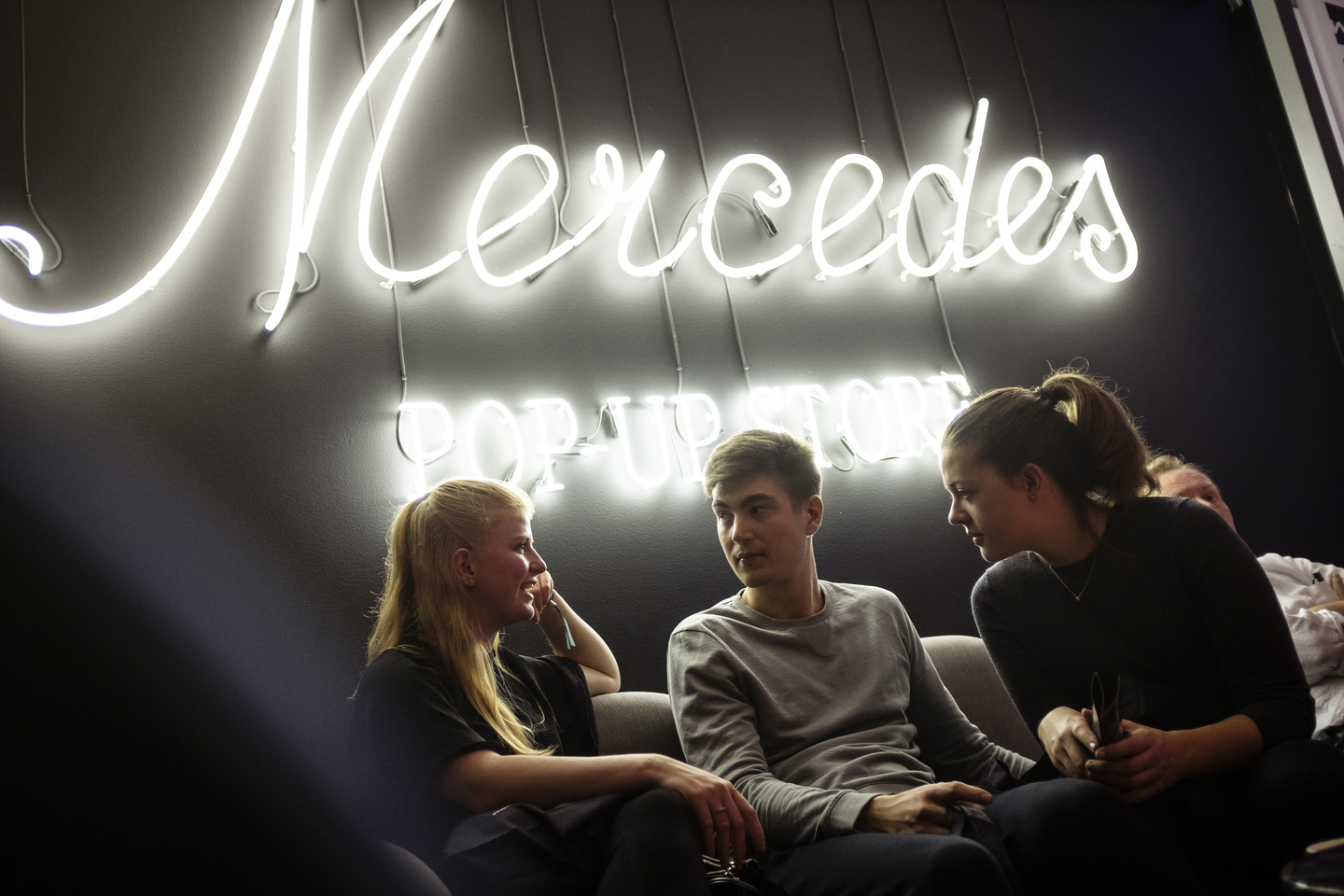 Visitors enjoyed the Mercedes-Benz pop-up store. Photo by Teymur Madjderey/Daimler AG